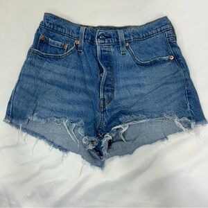 Levi’s 501 Denim Frayed Hem Cut off  Women Shorts size 28. Medium wash